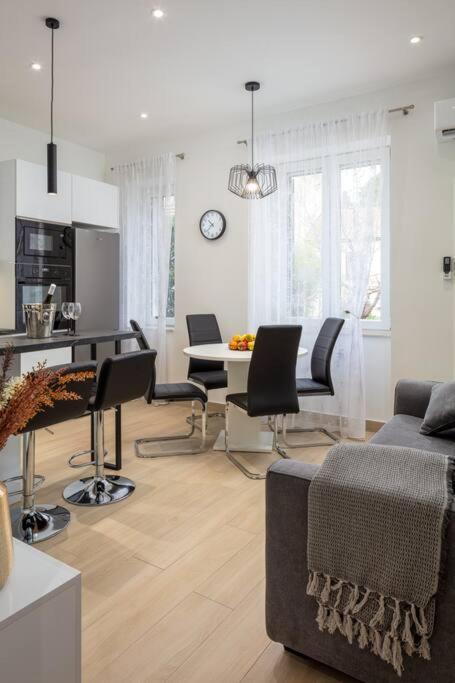 Apartman Drago 4* - 2 Minutes From The Town Centre Split Exterior photo