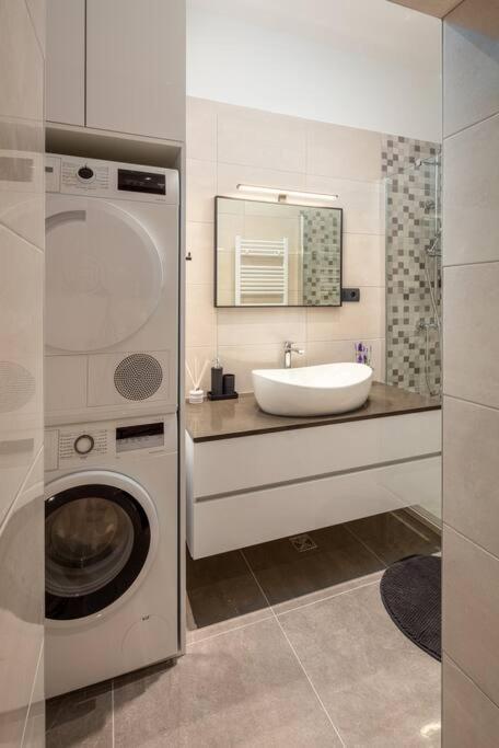 Apartman Drago 4* - 2 Minutes From The Town Centre Split Exterior photo
